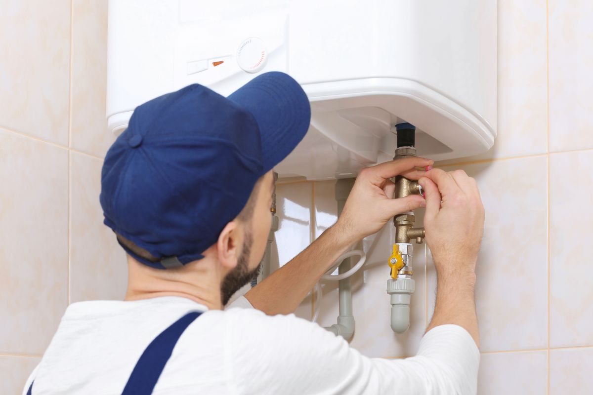 Which water heater to choose: electric, gas, or heat pump?